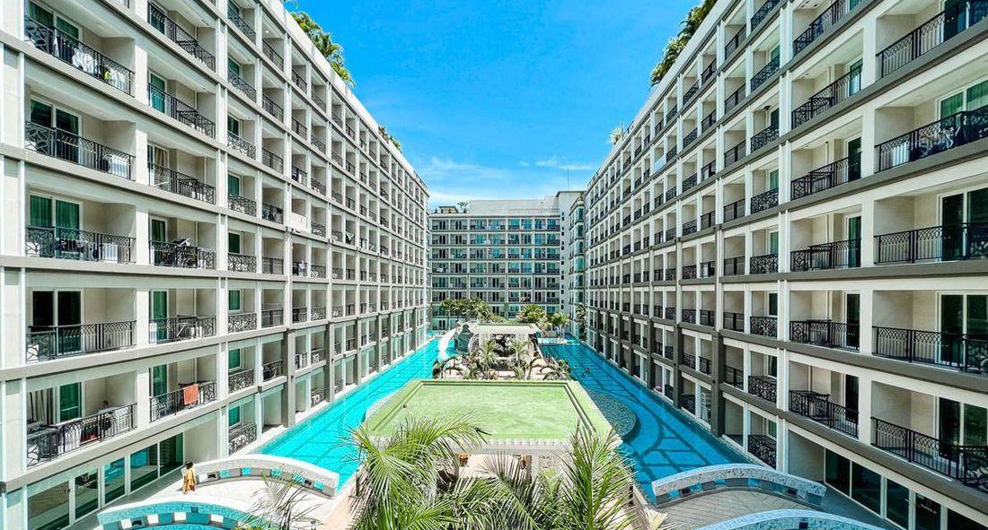 Dusit Grand Park, Очередь II — бассейн во дворе