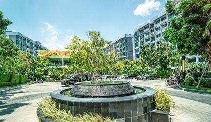 Dusit Grand Park — фонтан на входной площади